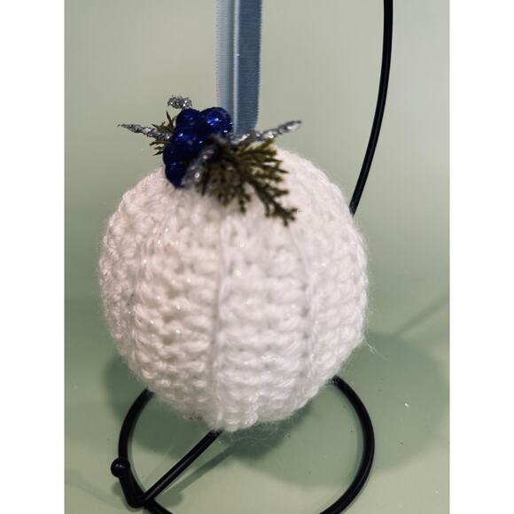 Handmade Crocheted Christmas Ornament Ball Bauble Tree Decoration   CO19 - Picture 3 of 4